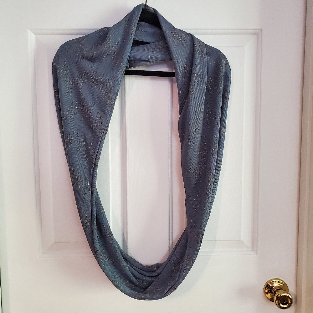 Infinity scarf with pocket